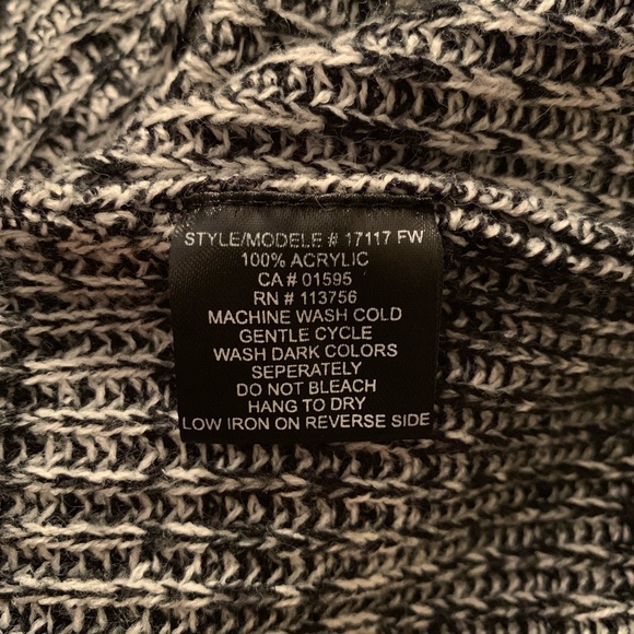 Magazine | Cut-Out Shoulder Long Sleeve - Picture 5 of 5